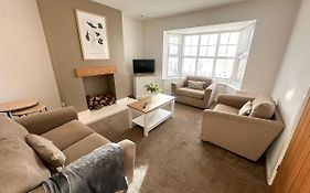 Carew Place By Blue Skies Stays